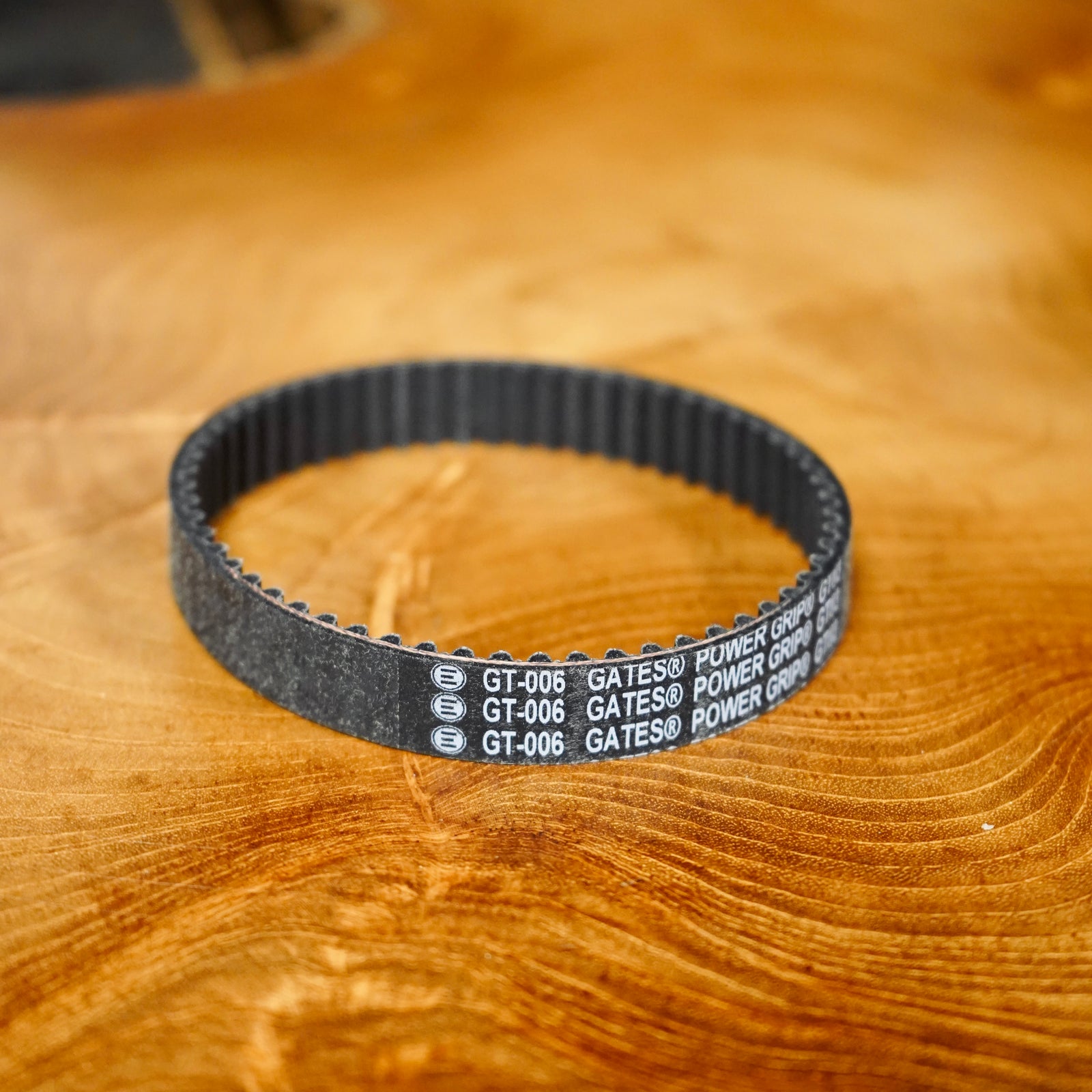 Close up of 001/66T Stock drive belt for 7" tire 