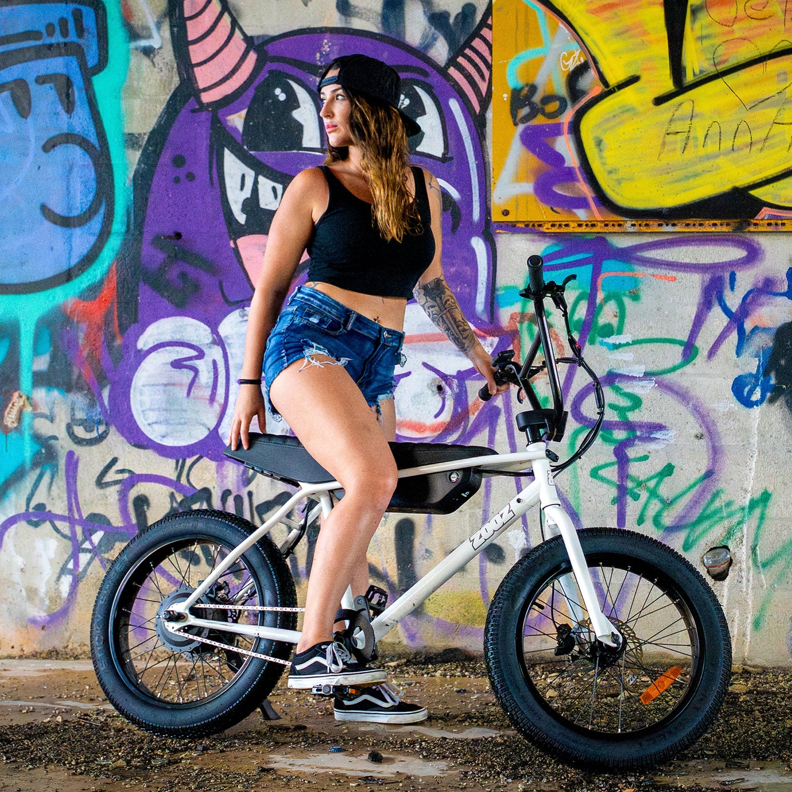 Rider on the Zooz Ultra Ripster showing bike scale